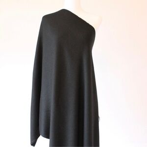 Pashmina Cashmere and Silk Scarf. Black in color. Handmade in Italy.